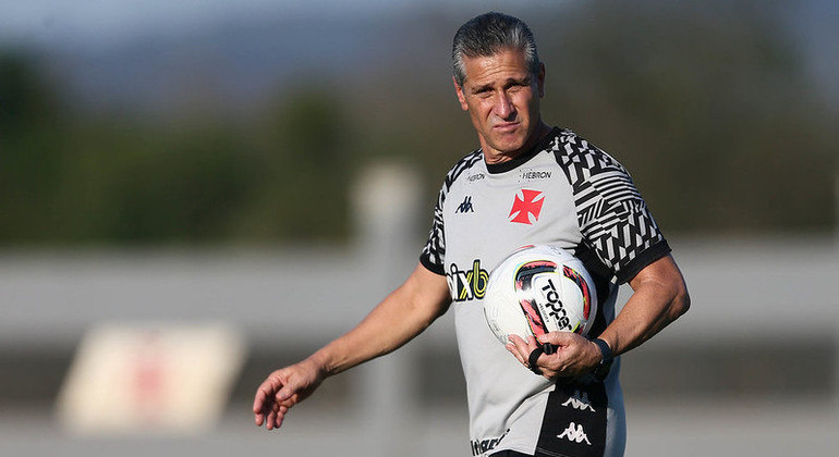 jorginho-e-o-tecnico-do-vasco-da-gama-21102022182854514