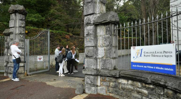 fachada-da-escola-francesa-22022023090344398