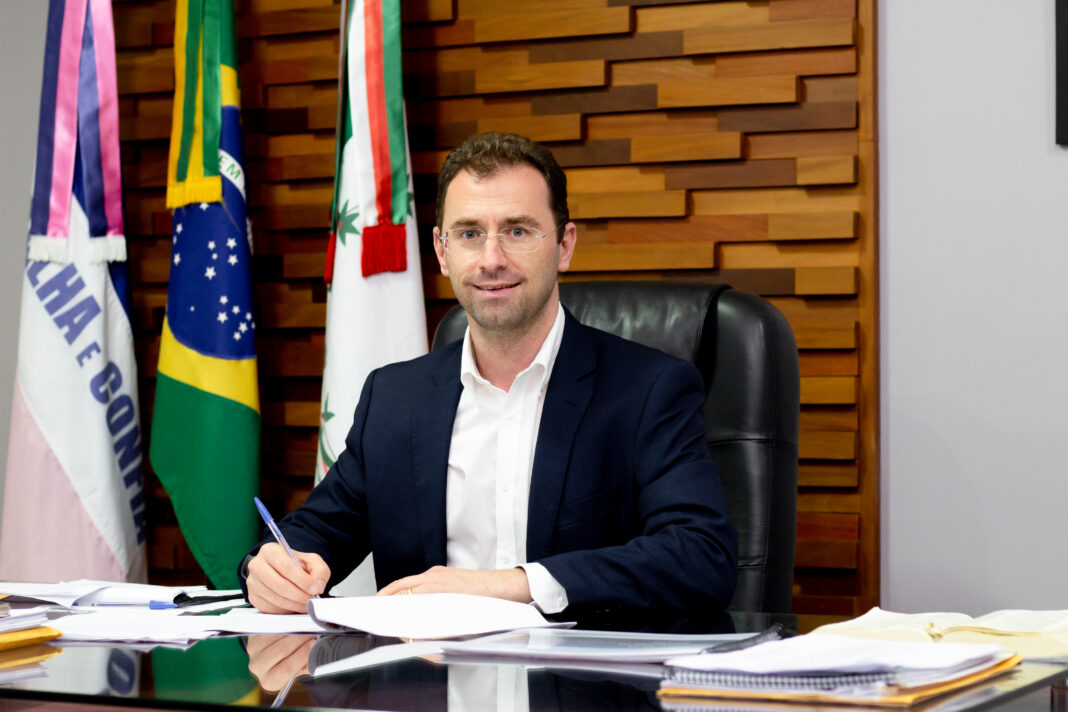 oficial_Prefeito de Anhieta, Fabrício Petri, por Renan Alves