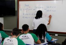 Assembleia aprova reajuste salarial de 8% a servidores da educação do ES