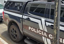 Homem é preso após agredir companheira e enteado em Piúma; suspeito foi contido por populares