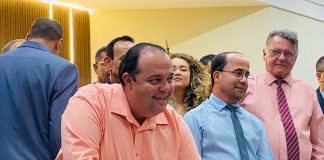 Prefeito de Anchieta, Léo Português, participa da assinatura de termo de cooperação para revitalização da Lagoa de Mãe-Bá