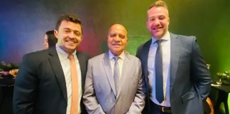 OS ASSESSORES DO CORREGEDOR DA JUSTIÇA DO ESPÍRITO SANTO E O DESEMBARGADOR WILLIAN SILVA PARTICIPARAM DA ENTREGA DA COMENDA NOTARIAL E REGISTRAL