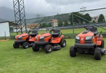 Novos tratores cortadores de grama para reforçar manutenção dos campos