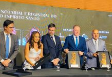 Governador Renato Casagrande é homenageado com a Comenda Notarial e Registral